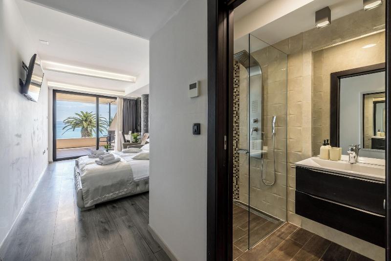 Luxury Rooms Seven image
