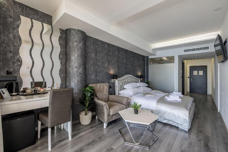 Luxury Rooms Seven image
