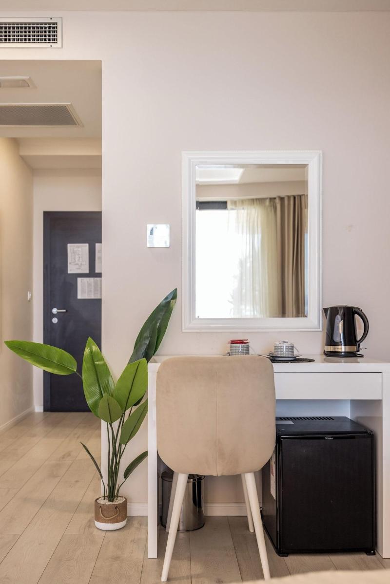 Luxury Rooms Seven image