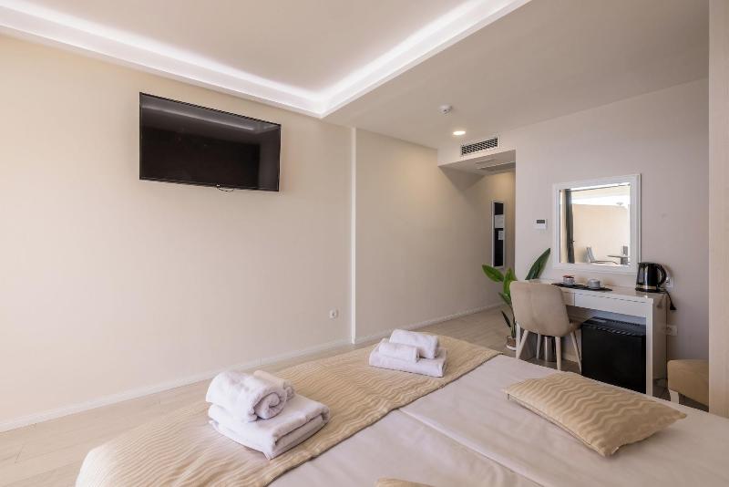 Luxury Rooms Seven image