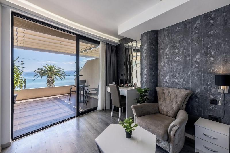Luxury Rooms Seven image