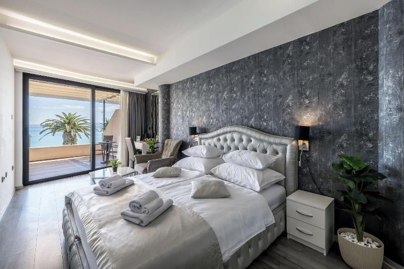 Luxury Rooms Seven image