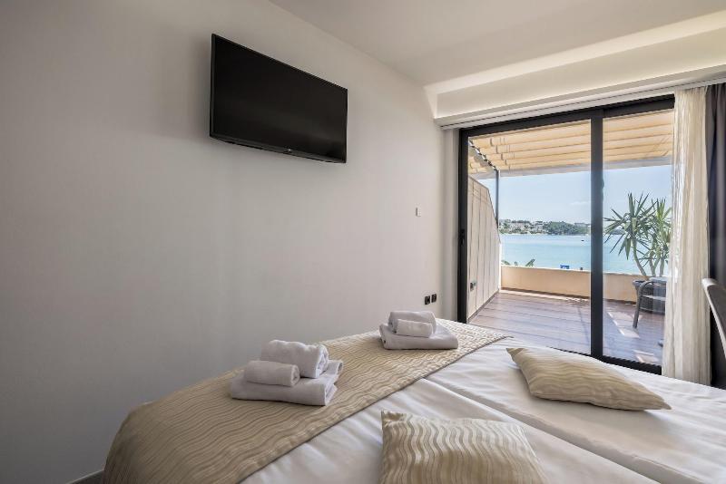 Luxury Rooms Seven image
