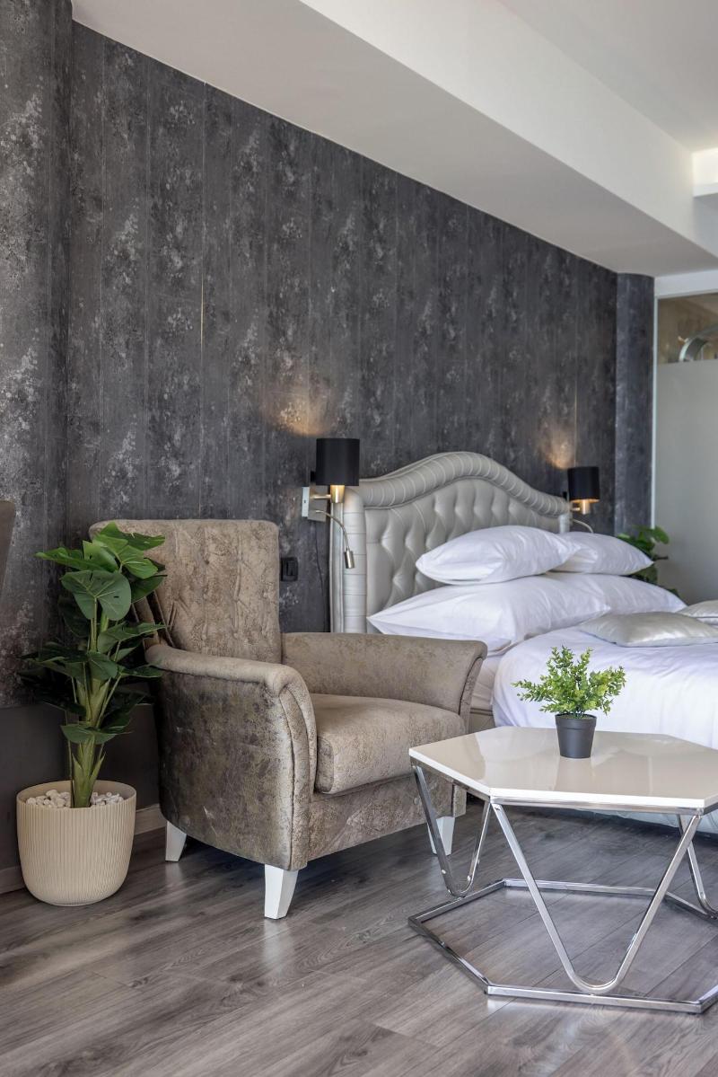 Luxury Rooms Seven image