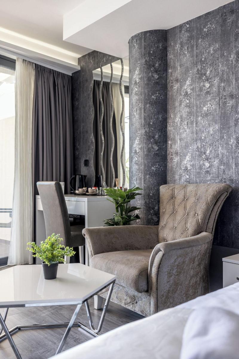 Luxury Rooms Seven image