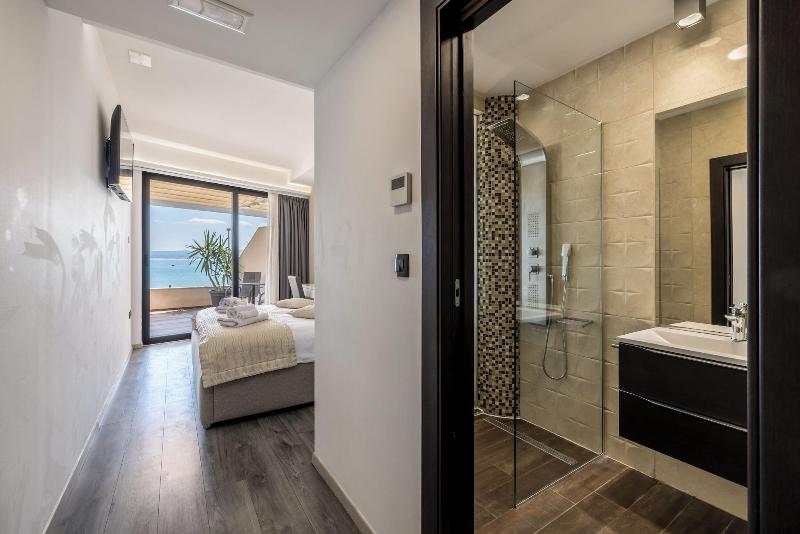 Luxury Rooms Seven image