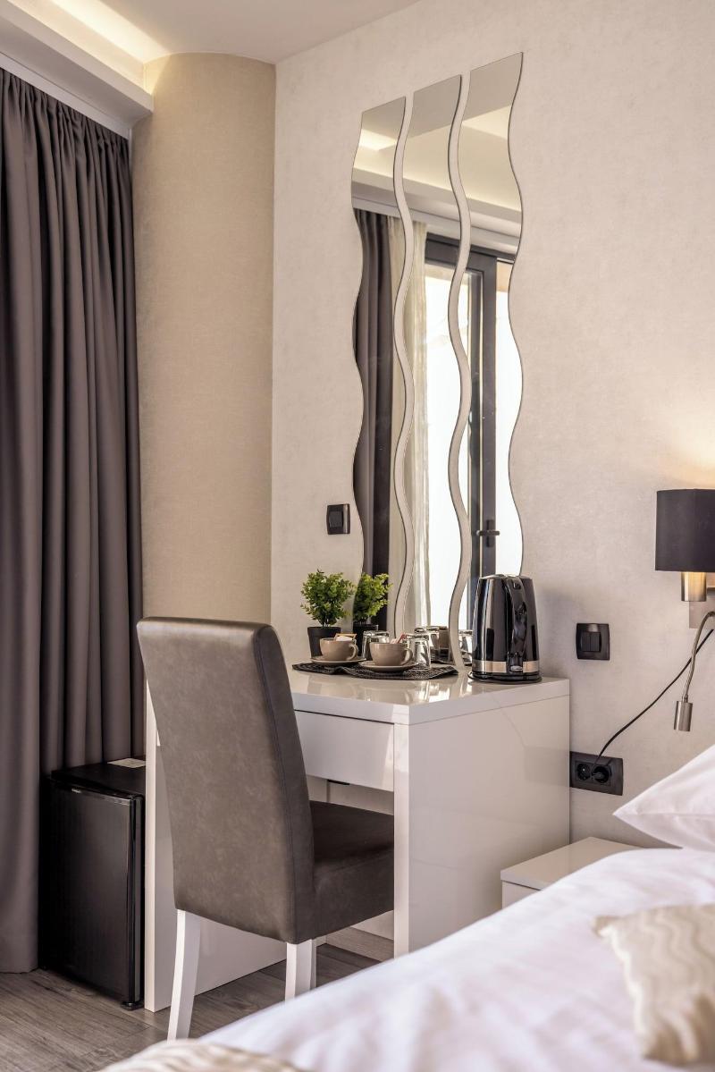 Luxury Rooms Seven image