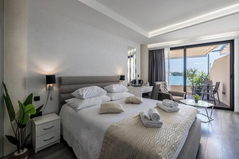 Luxury Rooms Seven image