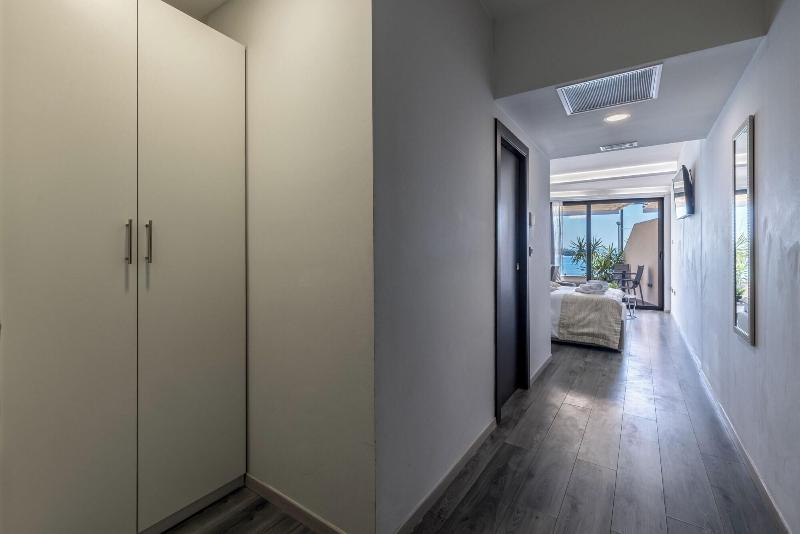 Luxury Rooms Seven image
