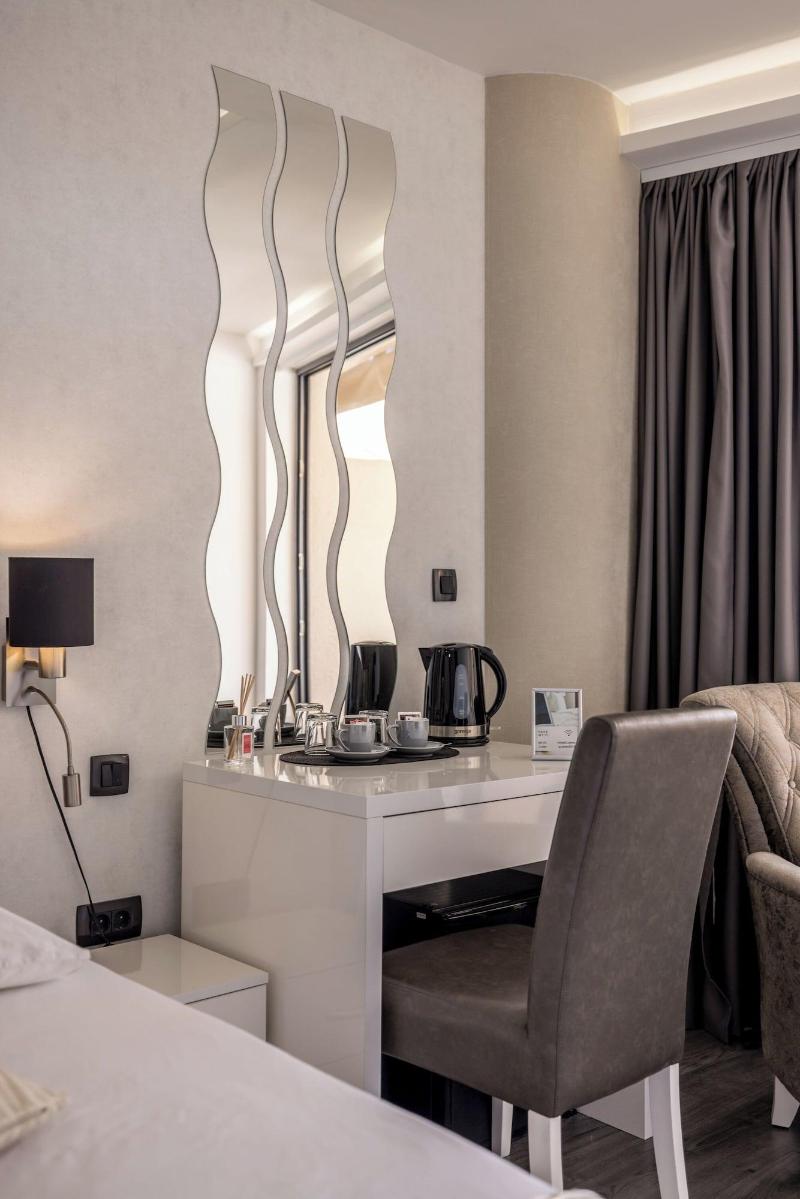 Luxury Rooms Seven image