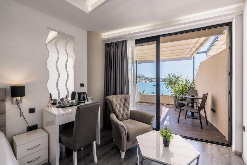 Luxury Rooms Seven image