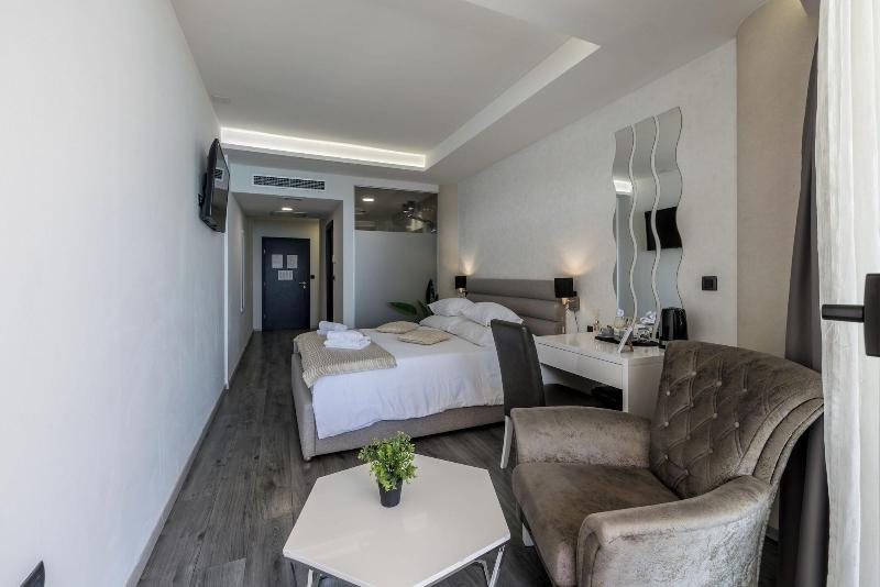 Luxury Rooms Seven image
