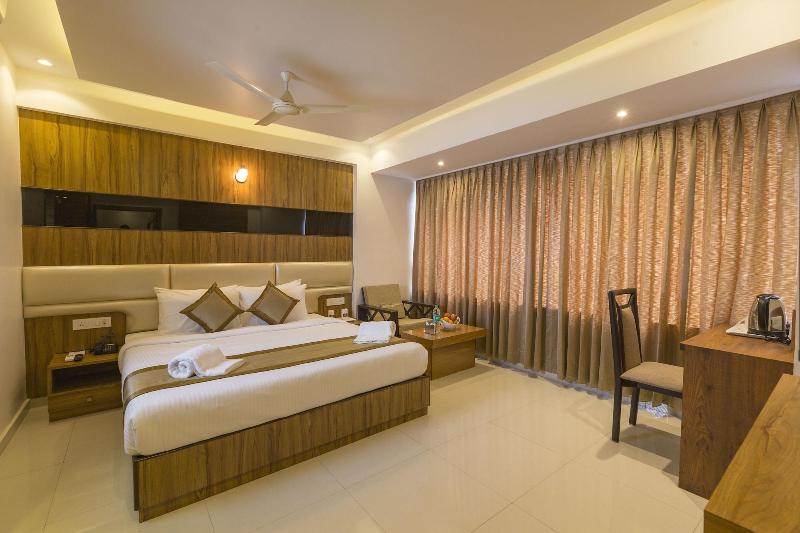 Grand Plaza Suites image