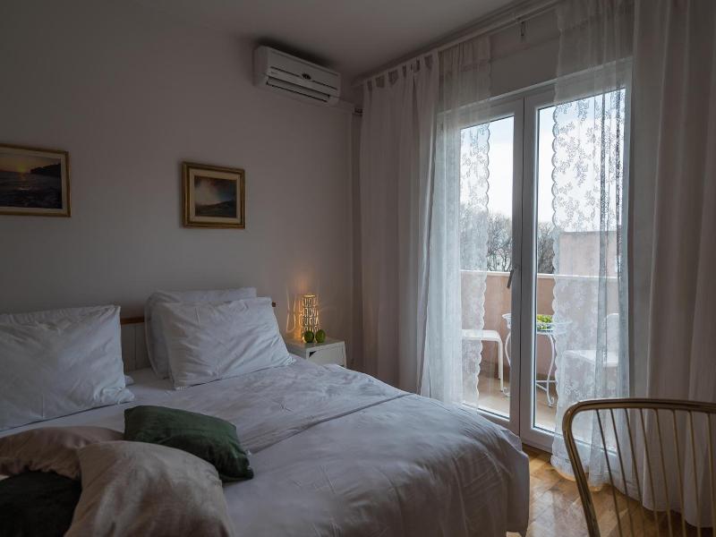 Rooms Lana image