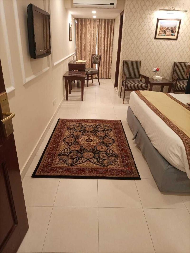 Faletti's Express Hotel image