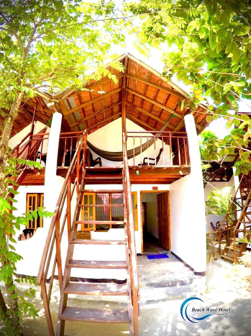 Beach Wave Hotel image