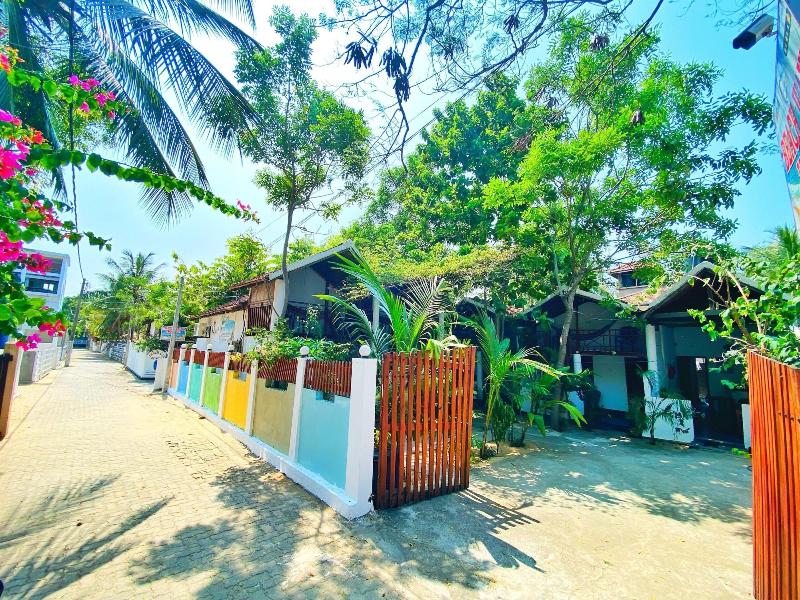 Beach Wave Hotel image