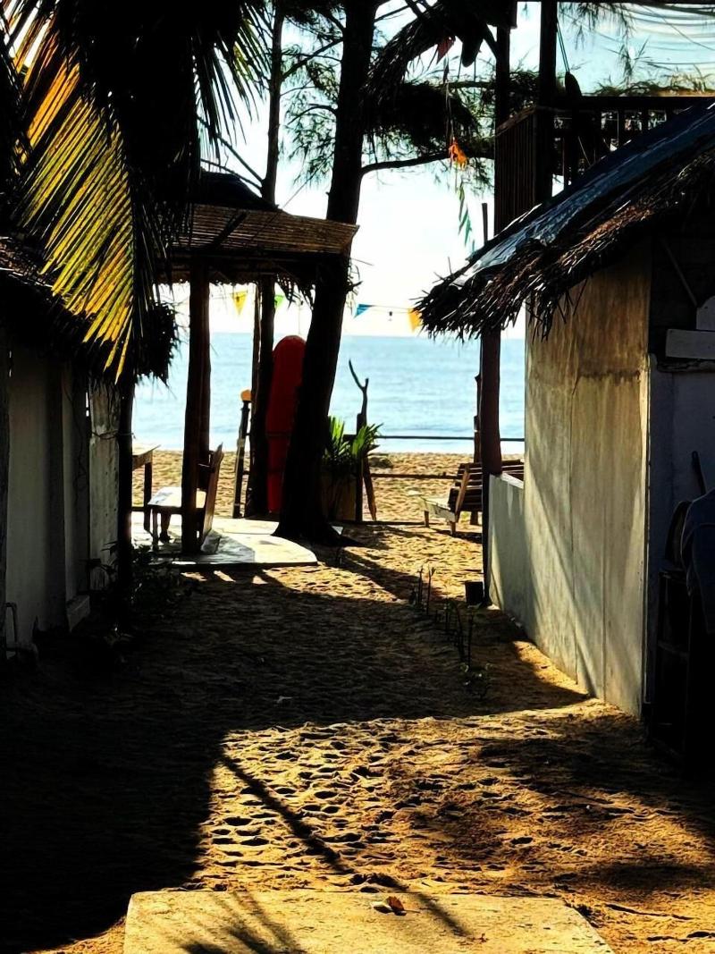 Beach Wave Hotel image