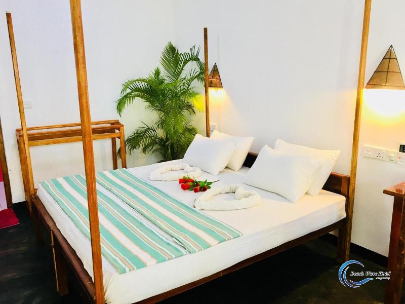Beach Wave Hotel image