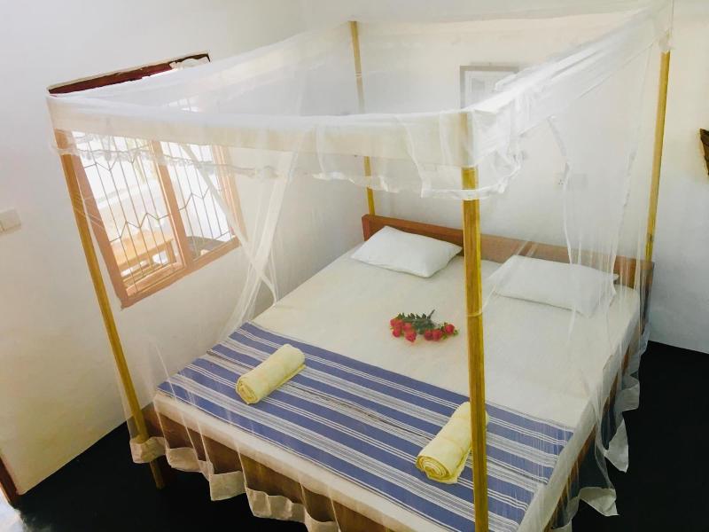 Beach Wave Hotel image