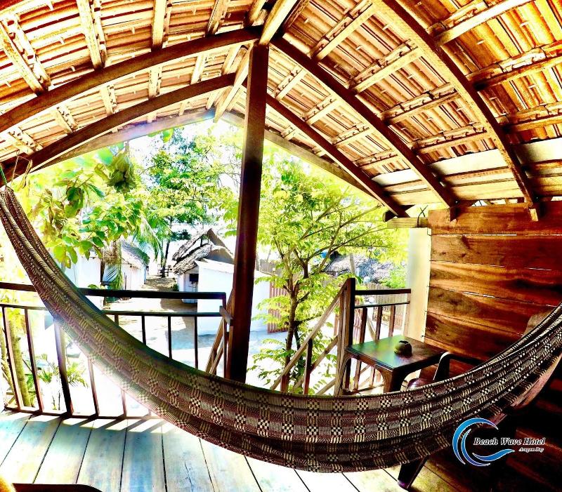 Beach Wave Hotel image