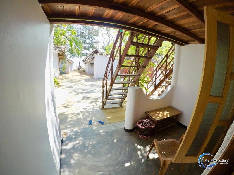 Beach Wave Hotel image