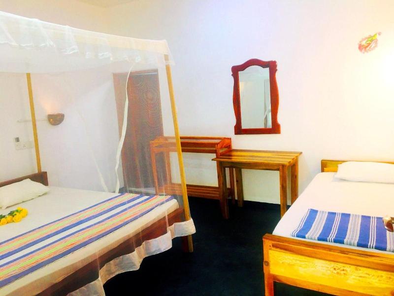 Beach Wave Hotel image
