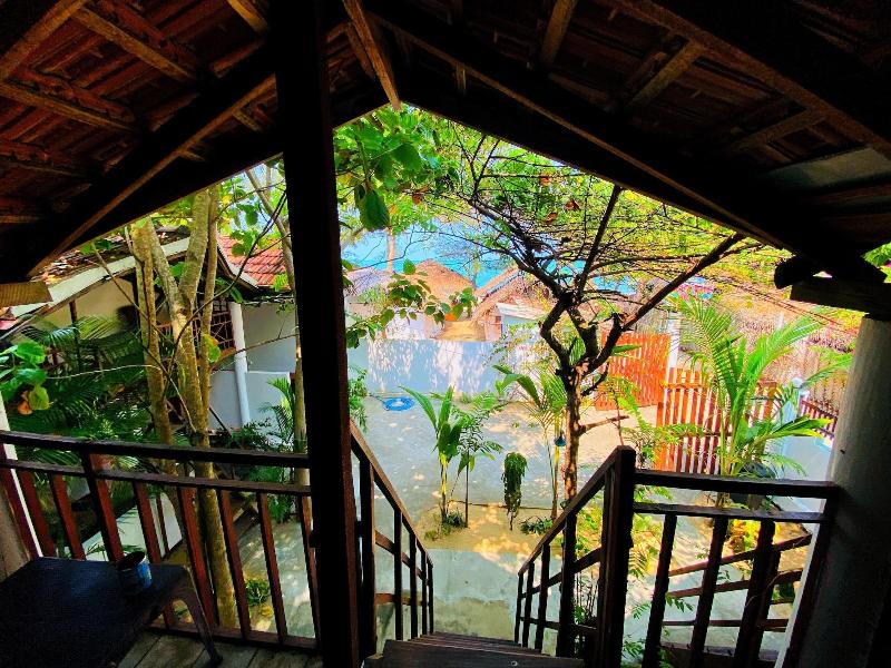 Beach Wave Hotel image