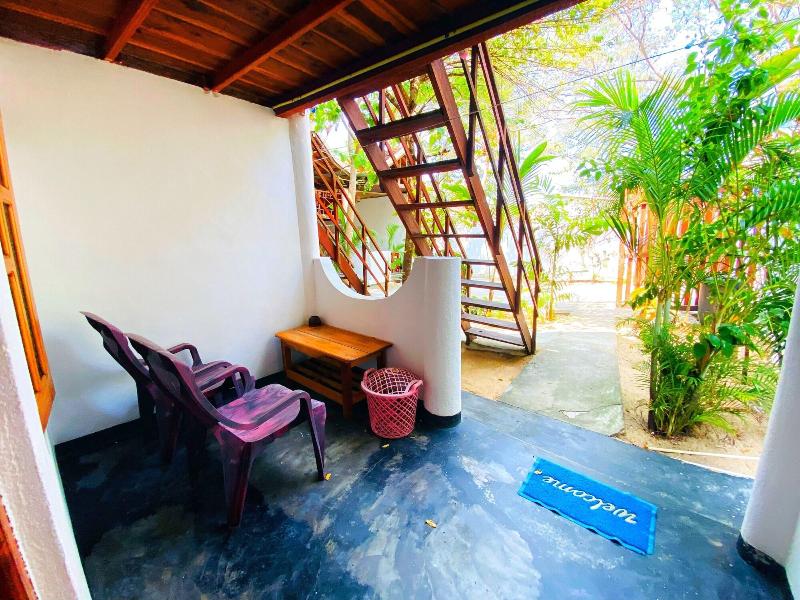 Beach Wave Hotel image