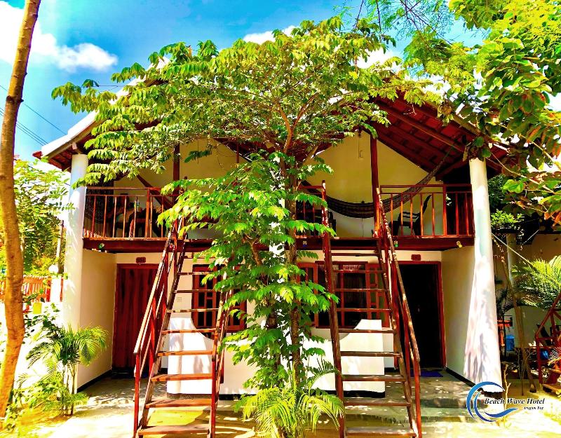 Beach Wave Hotel image