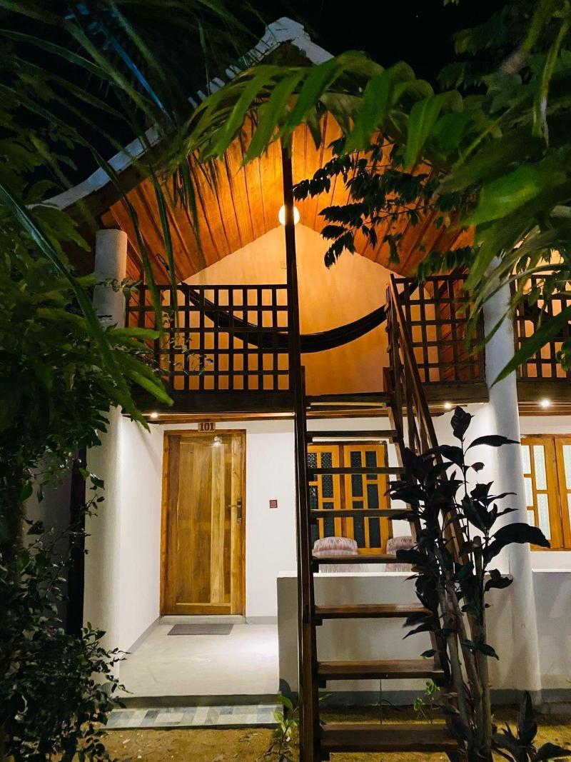 Beach Wave Hotel image