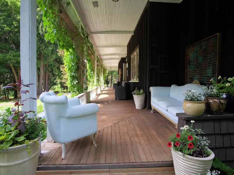 Wedgwood Manor And Glamping Retreat image
