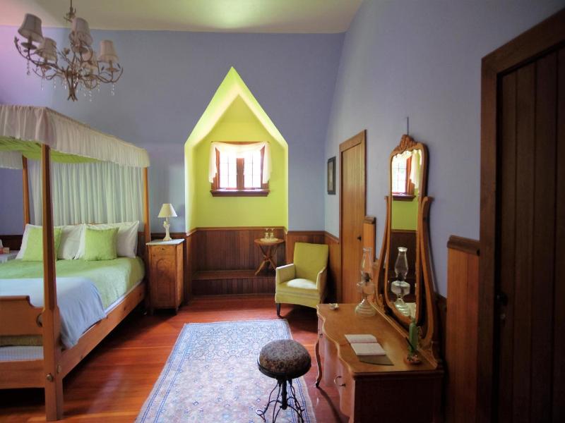 Wedgwood Manor And Glamping Retreat image