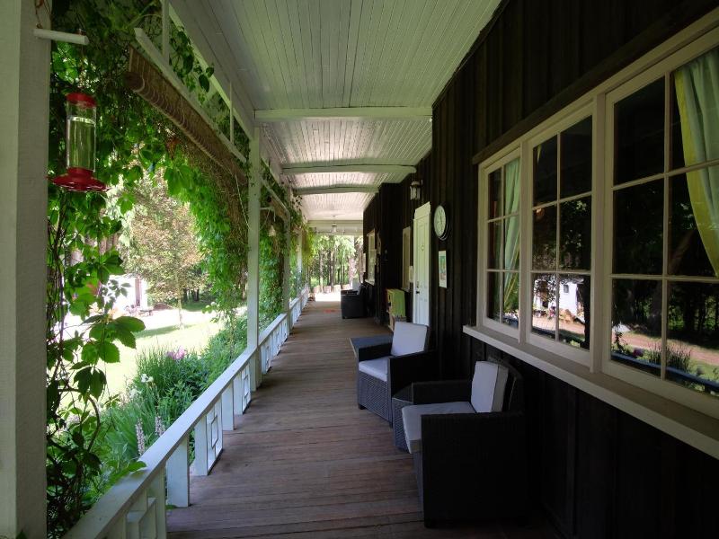 Wedgwood Manor And Glamping Retreat image