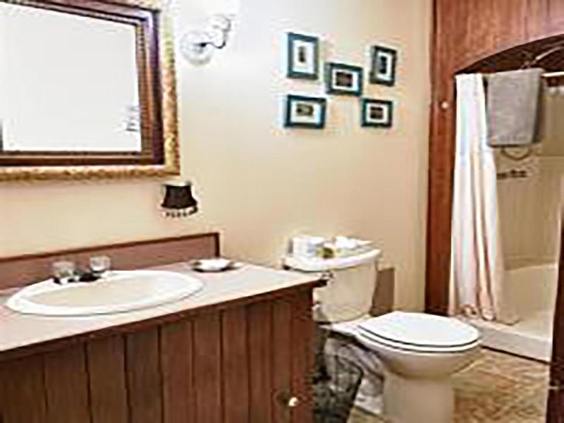 Wedgwood Manor And Glamping Retreat image