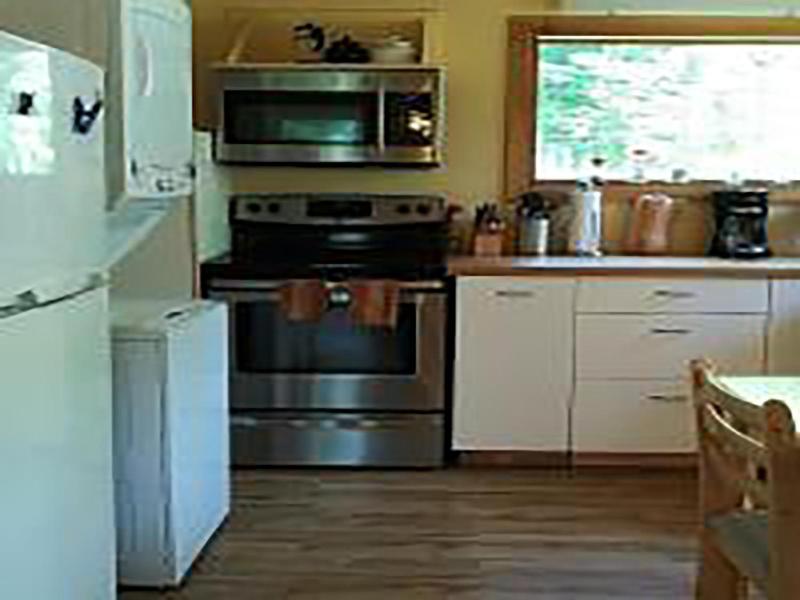 Wedgwood Manor And Glamping Retreat image