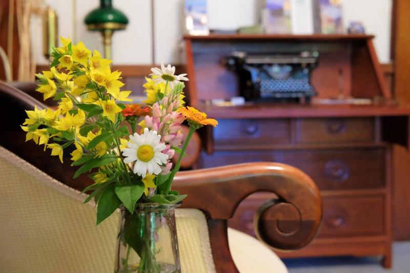 Wedgwood Manor And Glamping Retreat image