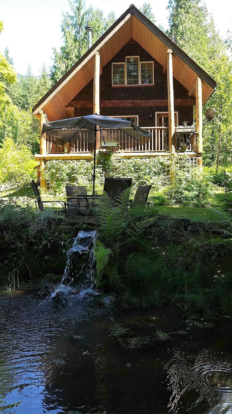 Wedgwood Manor And Glamping Retreat image