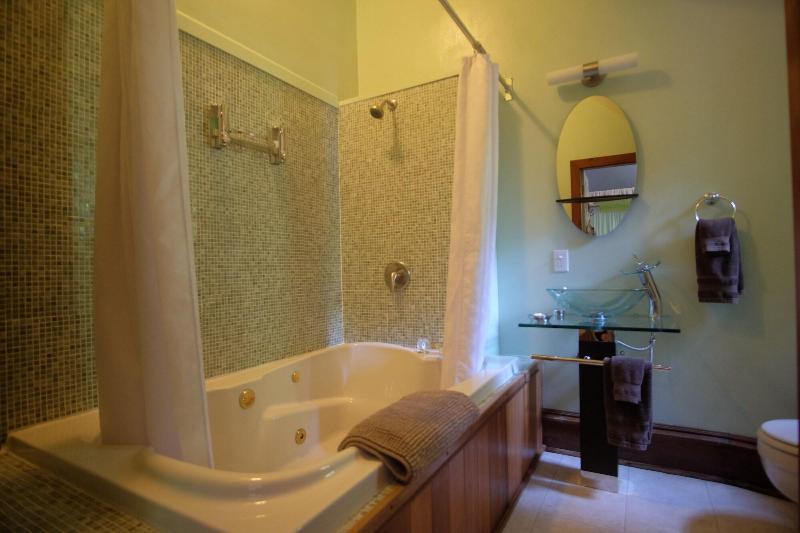 Wedgwood Manor And Glamping Retreat image