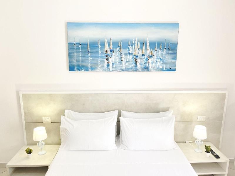 B&B Fellini image
