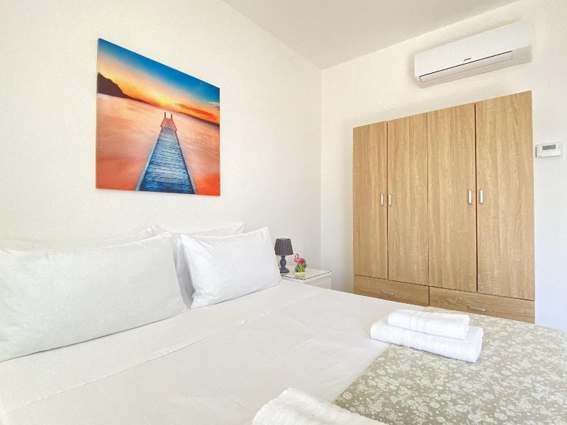B&B Fellini image