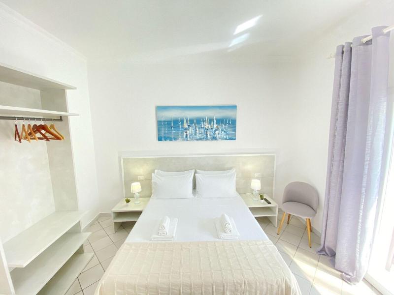 B&B Fellini image