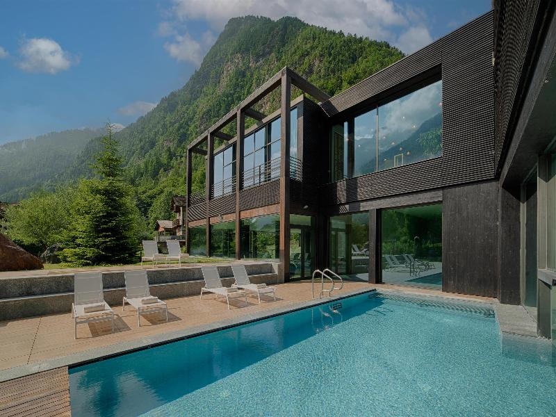 NH Collection Alagna Mirtillo Rosso image