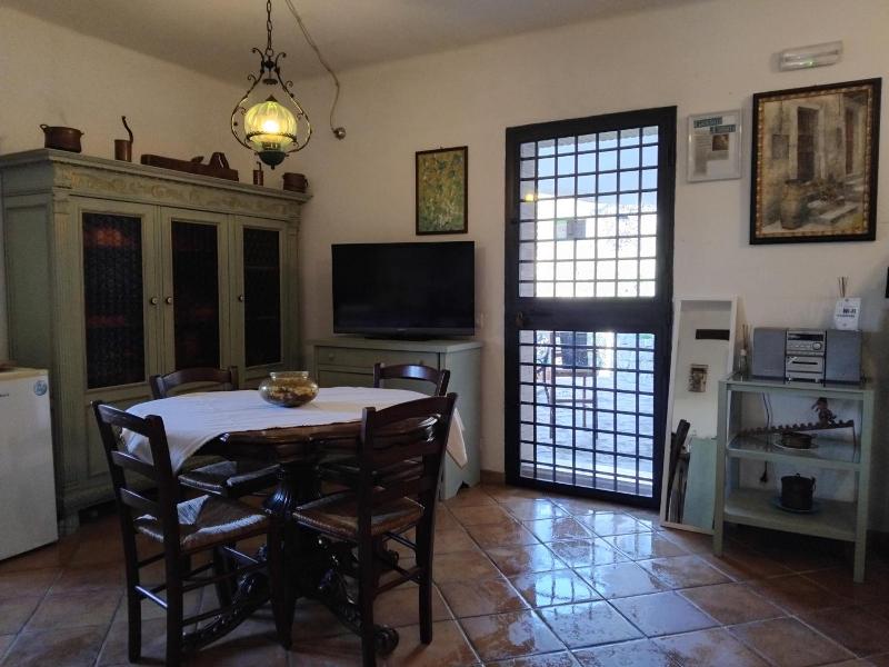 Guesthouse Runcini Dormire In Un Borgo Medievale image