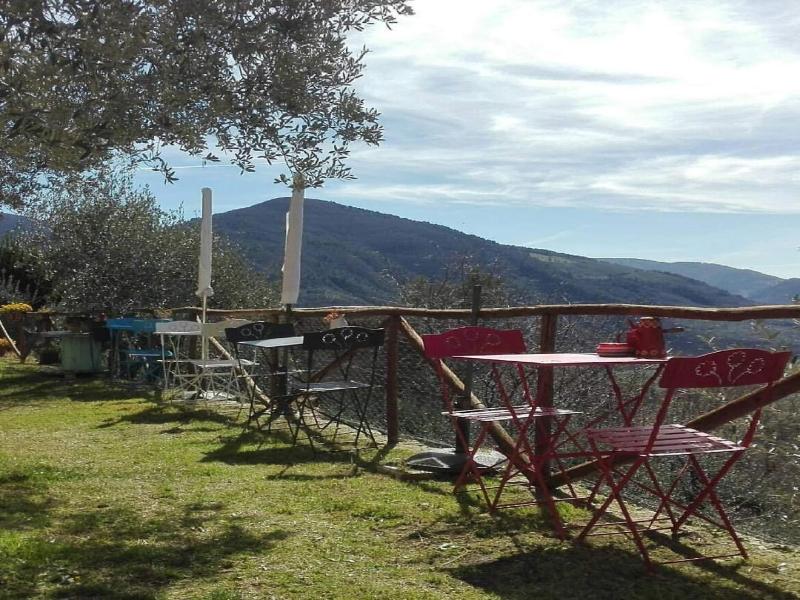 Guesthouse Runcini Dormire In Un Borgo Medievale image