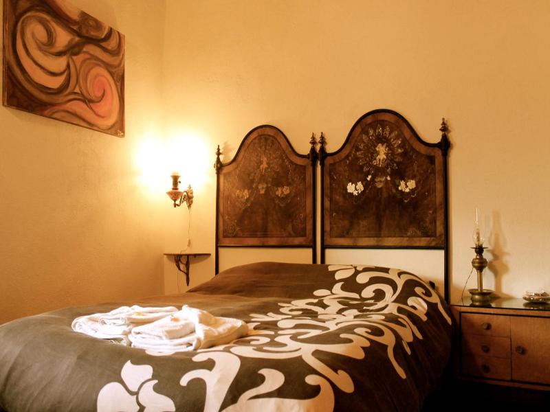 Guesthouse Runcini Dormire In Un Borgo Medievale image