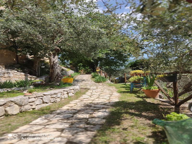 Guesthouse Runcini Dormire In Un Borgo Medievale image
