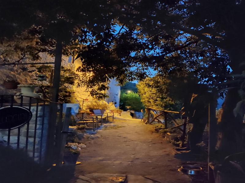 Guesthouse Runcini Dormire In Un Borgo Medievale image