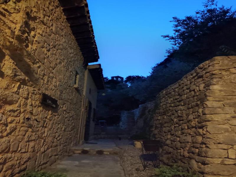 Guesthouse Runcini Dormire In Un Borgo Medievale image