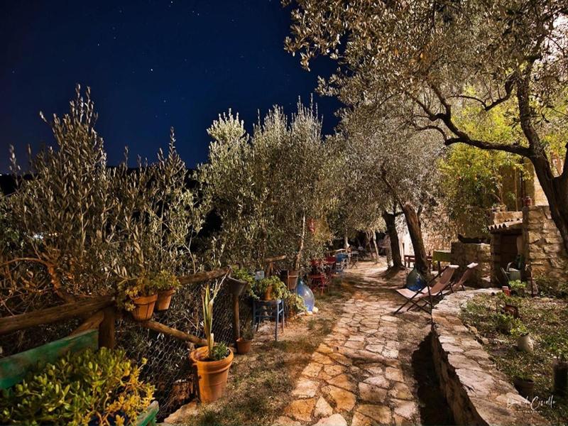 Guesthouse Runcini Dormire In Un Borgo Medievale image